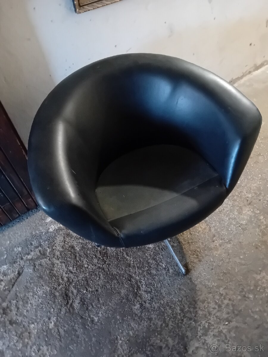 Otočné kreslo