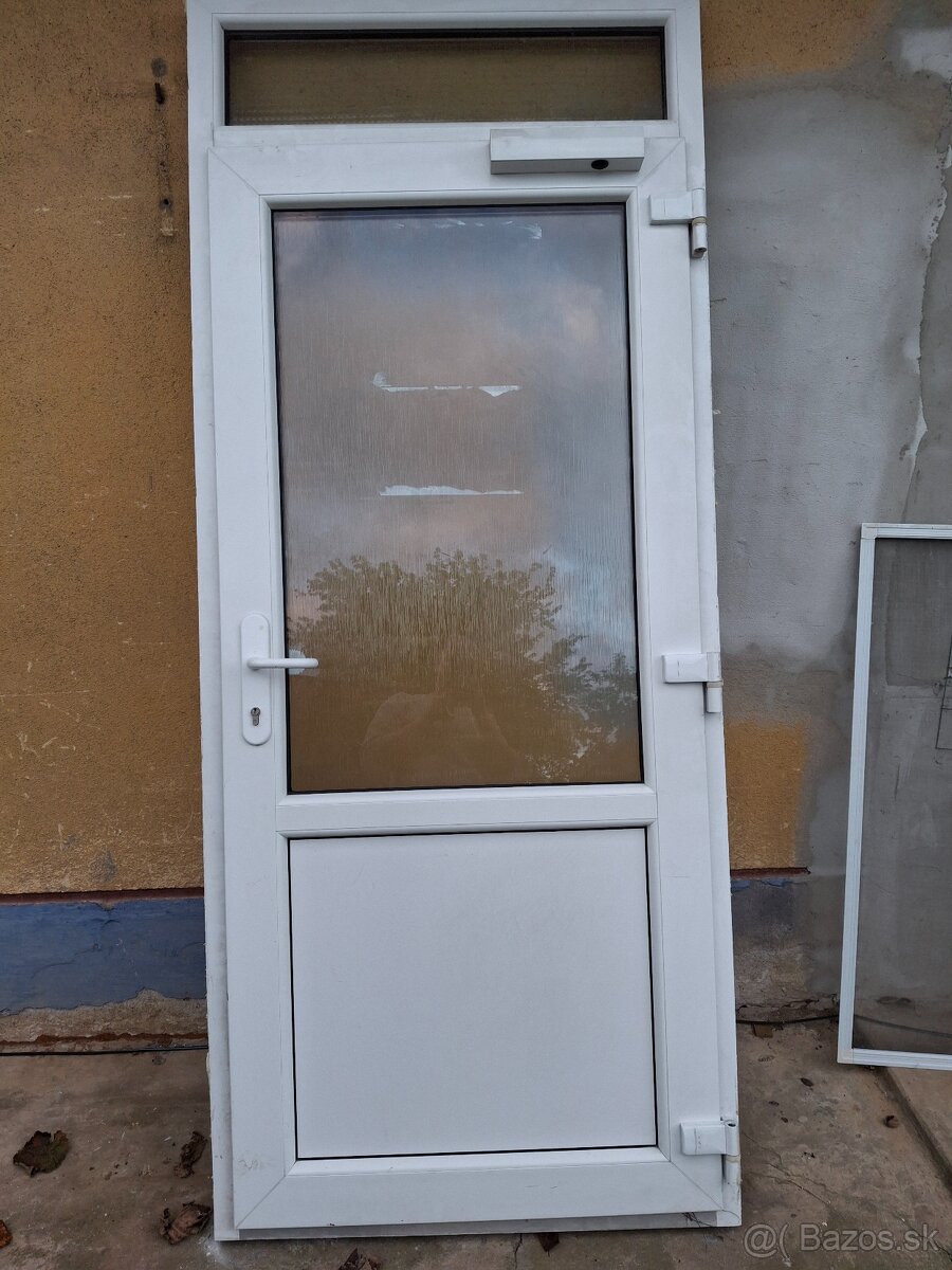 Plastové vchodové dvere