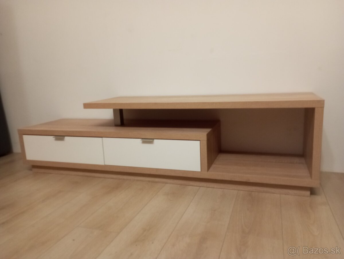 stolík resp. komoda pod TV