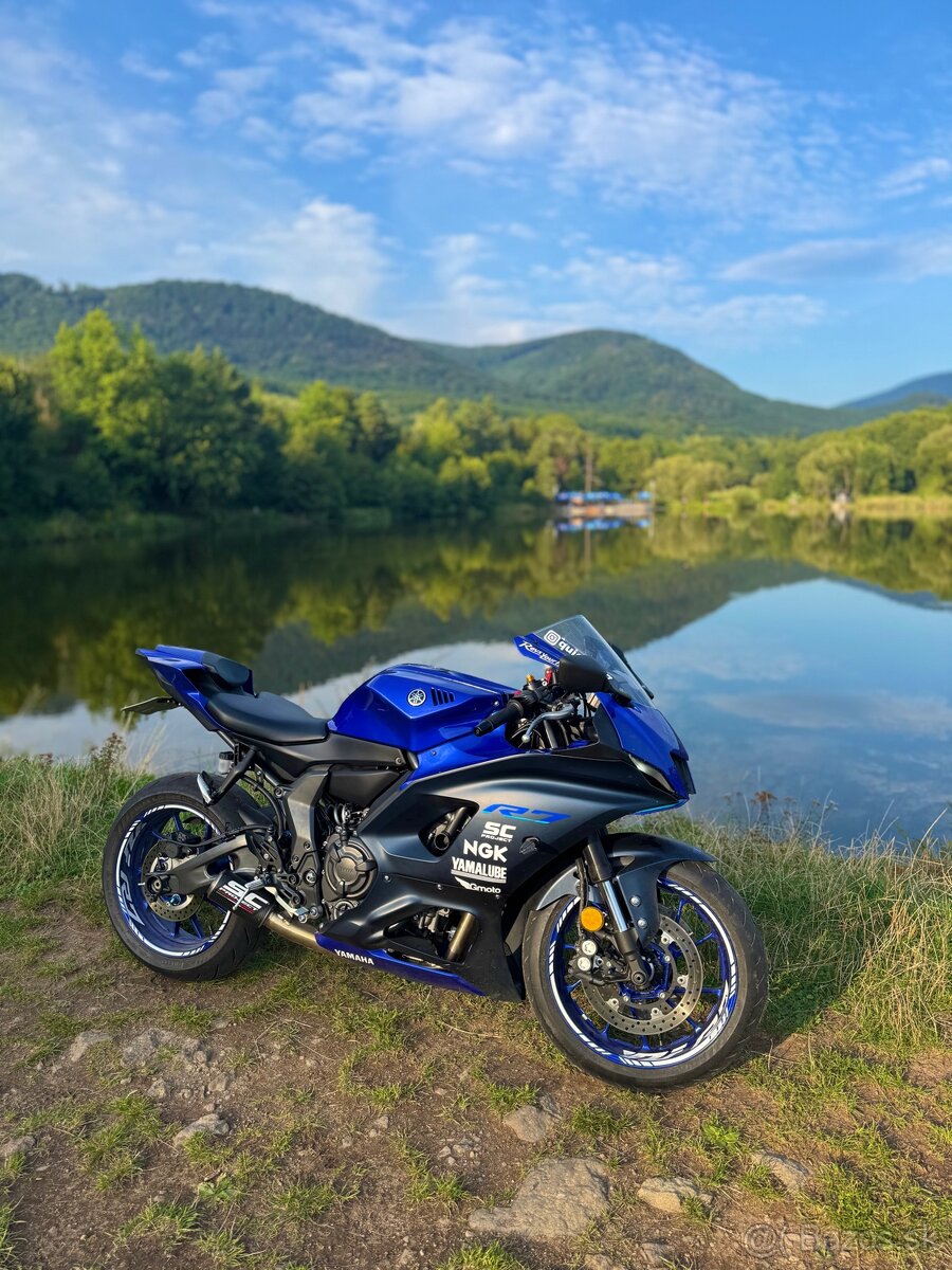 Yamaha R7