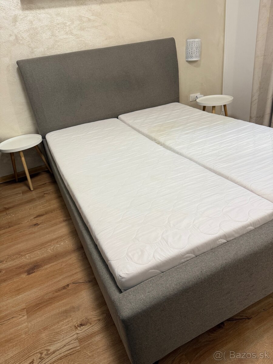 Manzelska postel s matracom