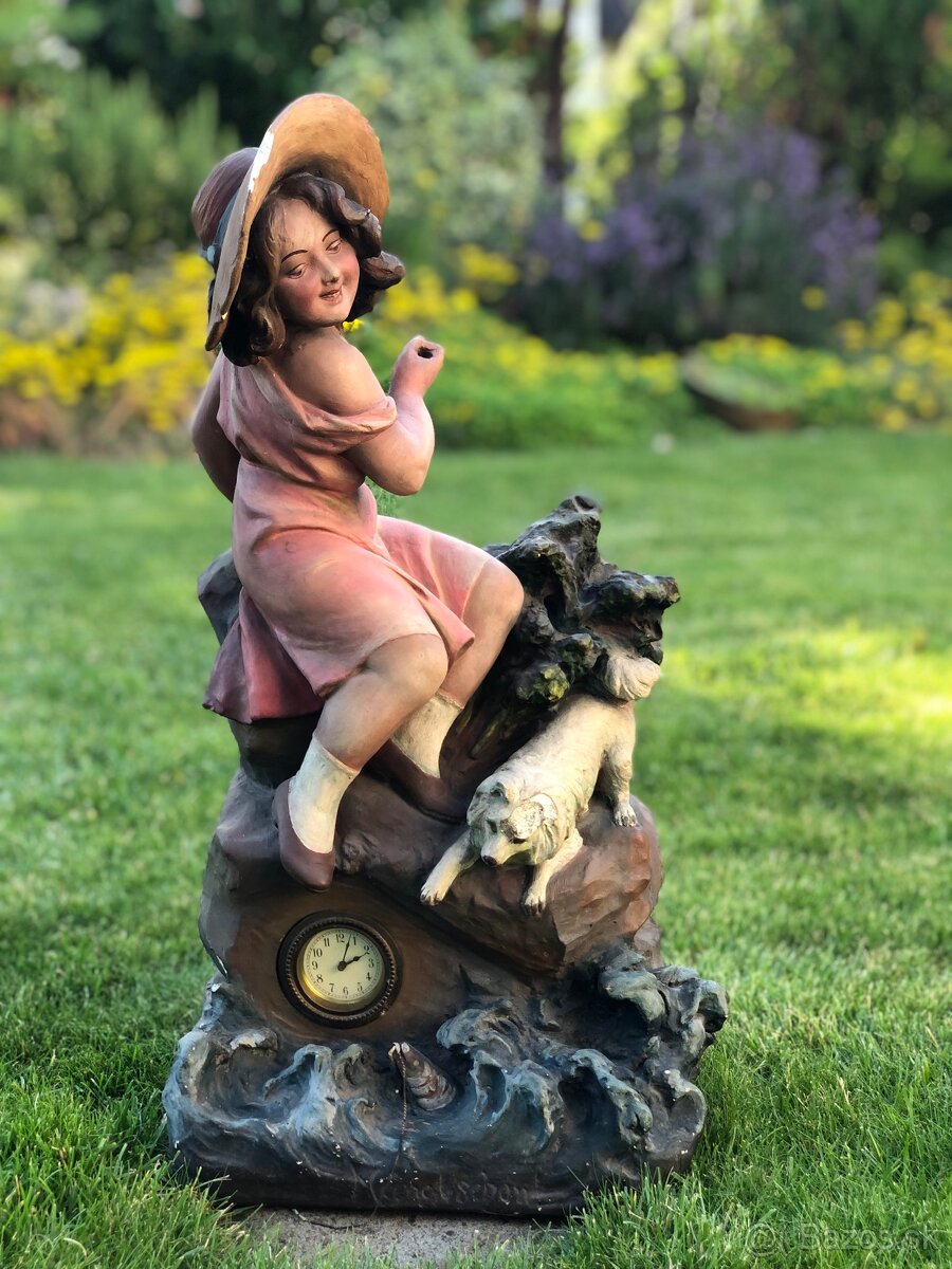 Socha Dievca sa psikom na rybacke