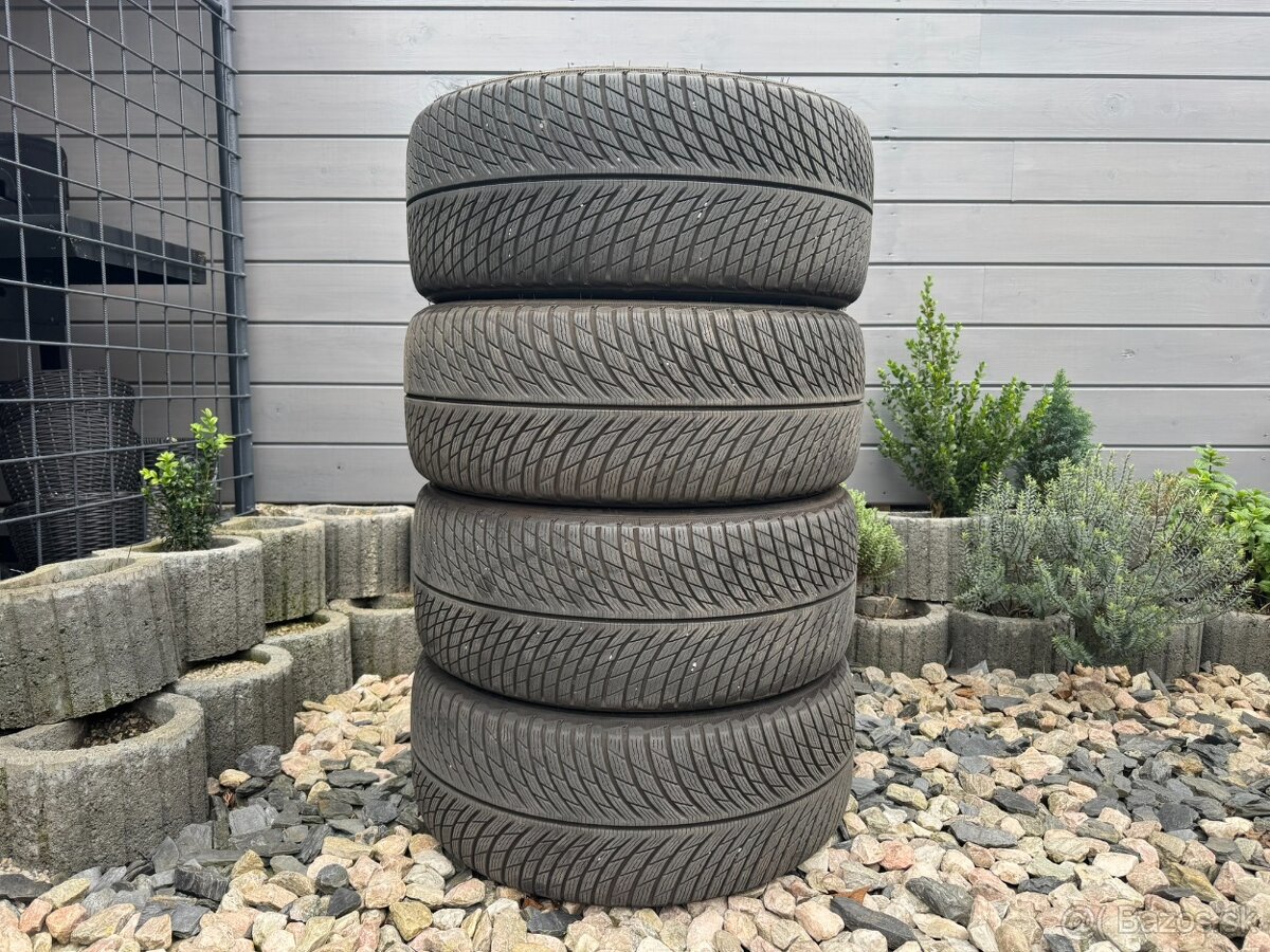 275/35 R20