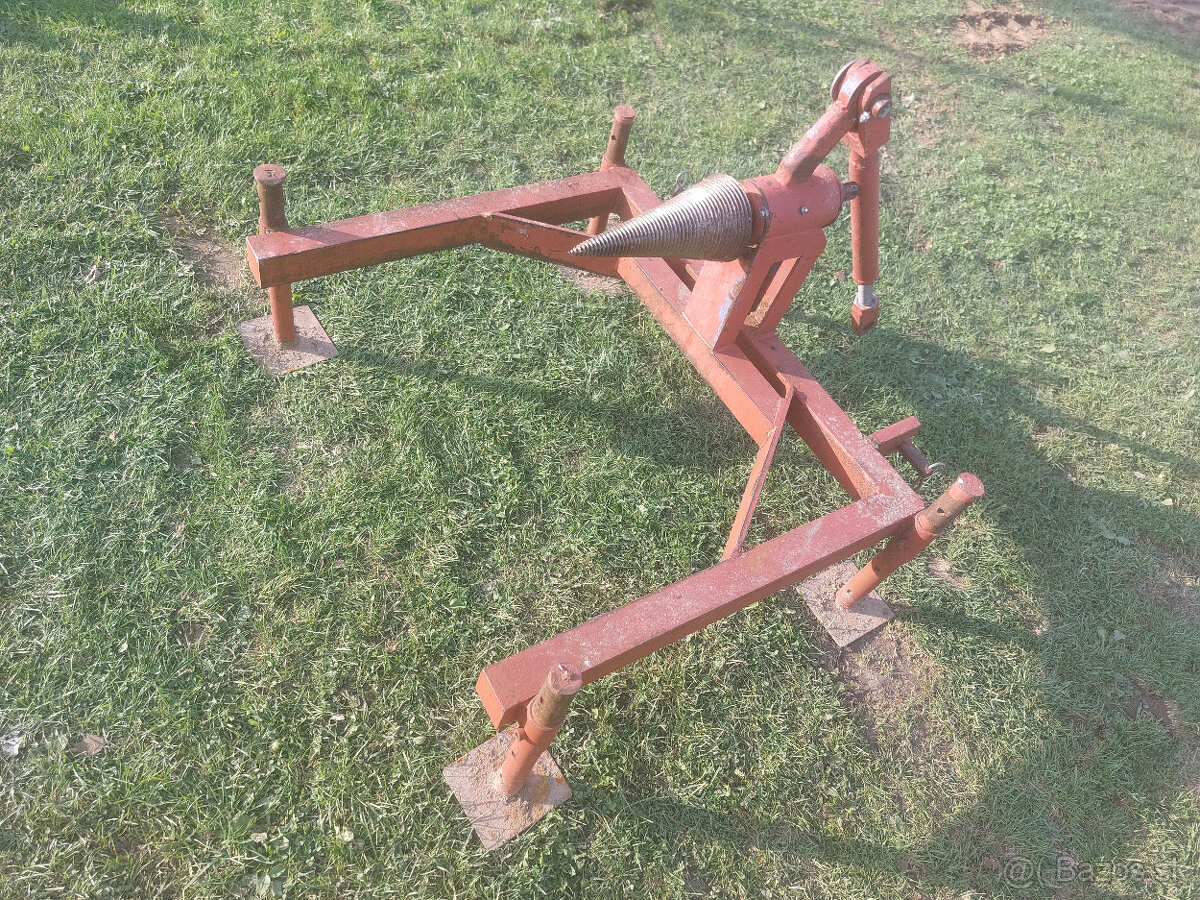 kužeľová štiepačka / kálačka na drevo za traktor