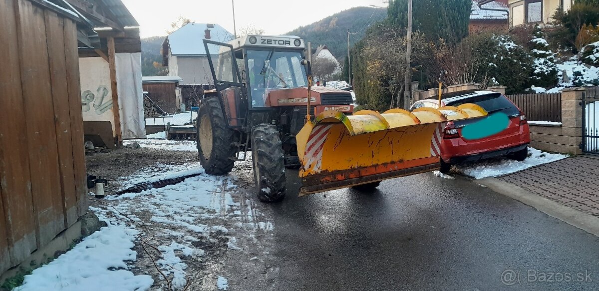 Čelná radlica na sneh.