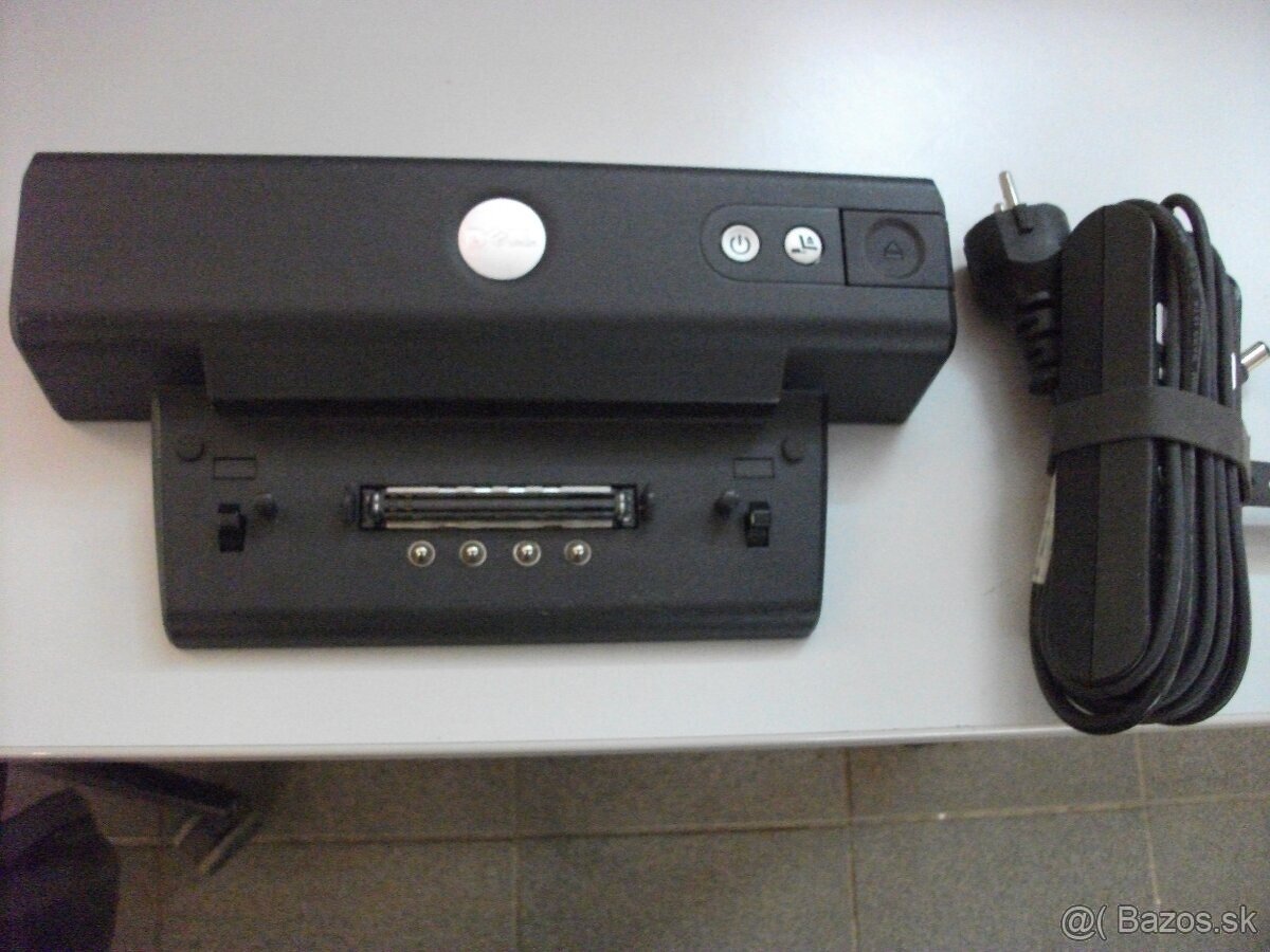 Predám novú dokovaciu stanicu DELL s adaptérom.