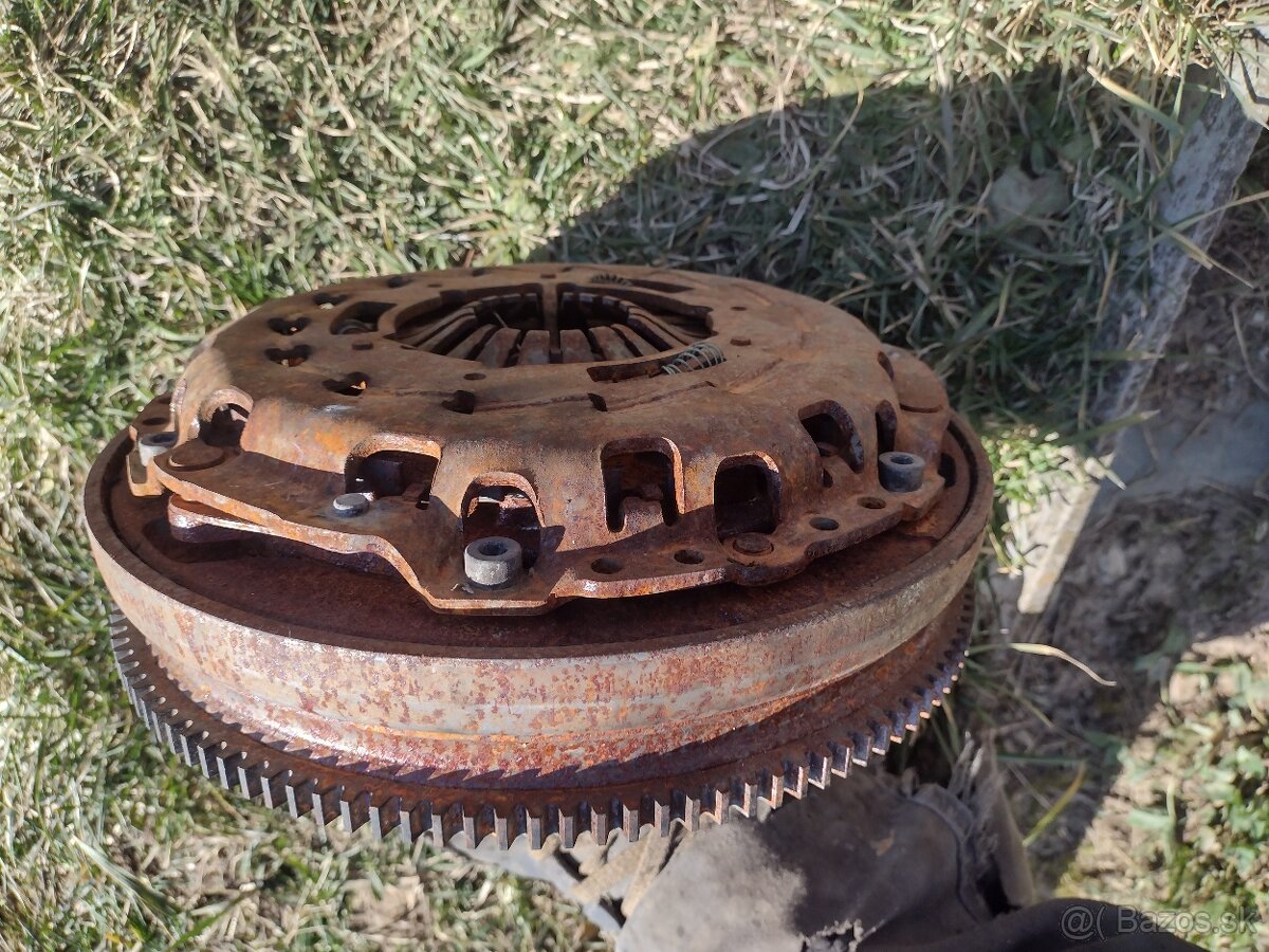 ZOTRVACNIK +spojka BMW e90