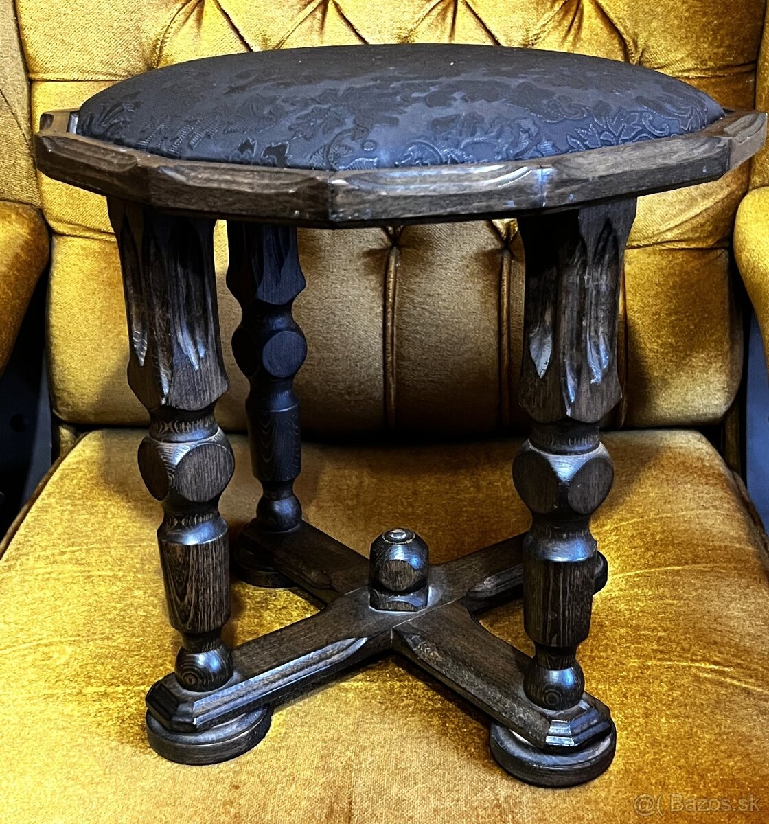 2x drevená vyrezávaná taburetka