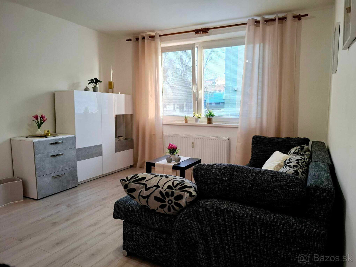 Na prenájom 1-izbový byt Sereď, centrum, A.Hlinku.