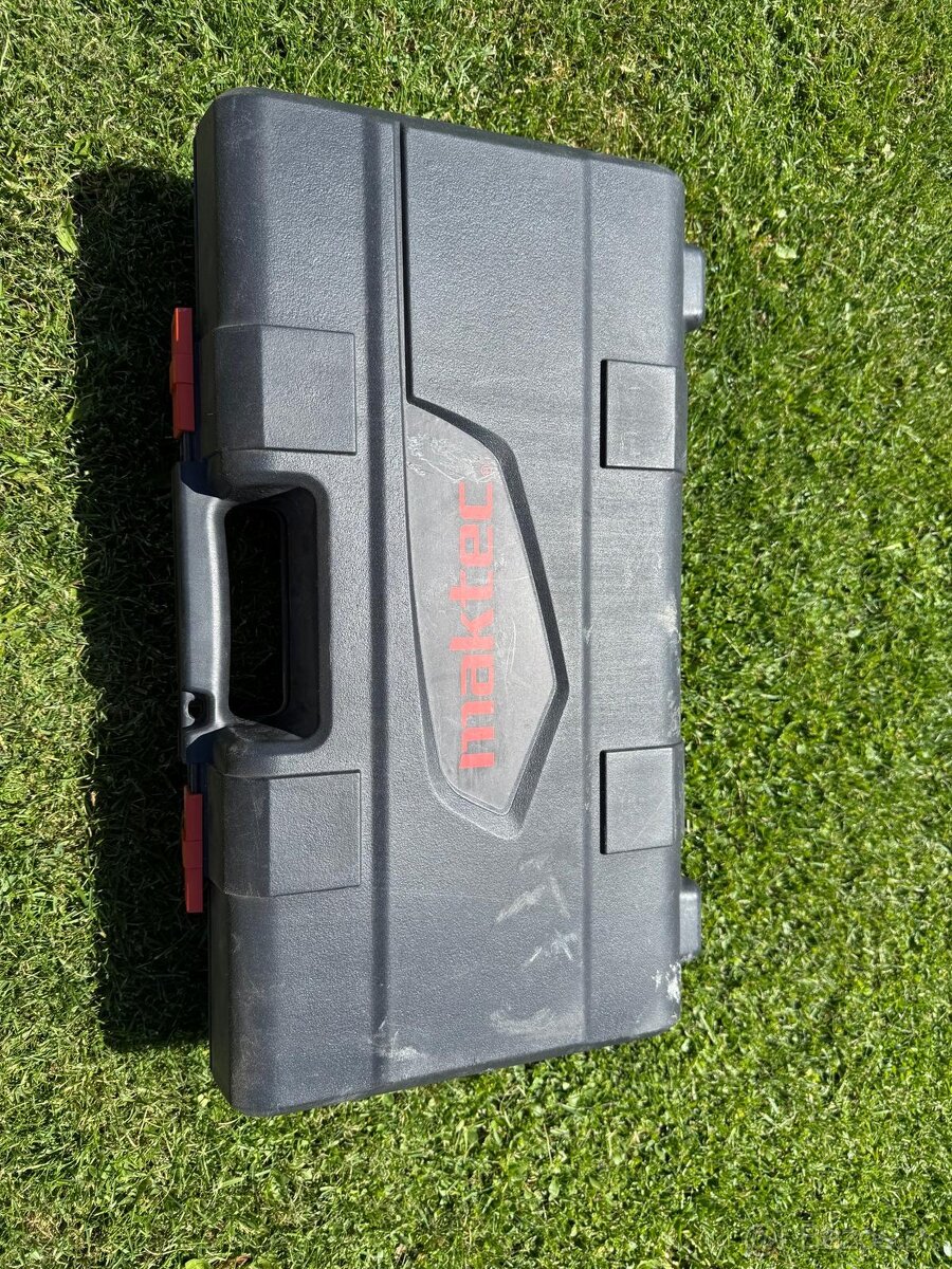 MAKTEC Píla MT450
