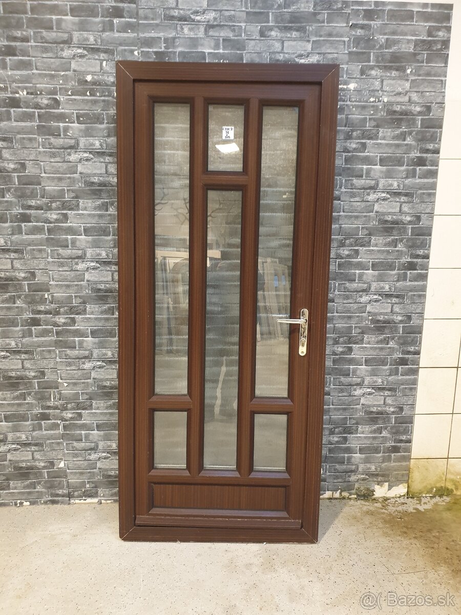dvere plastove č. 331. 91x209cm P