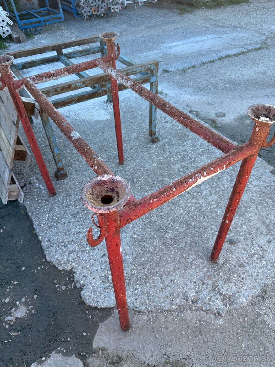 Klietky na stojky,lešenie a iné .