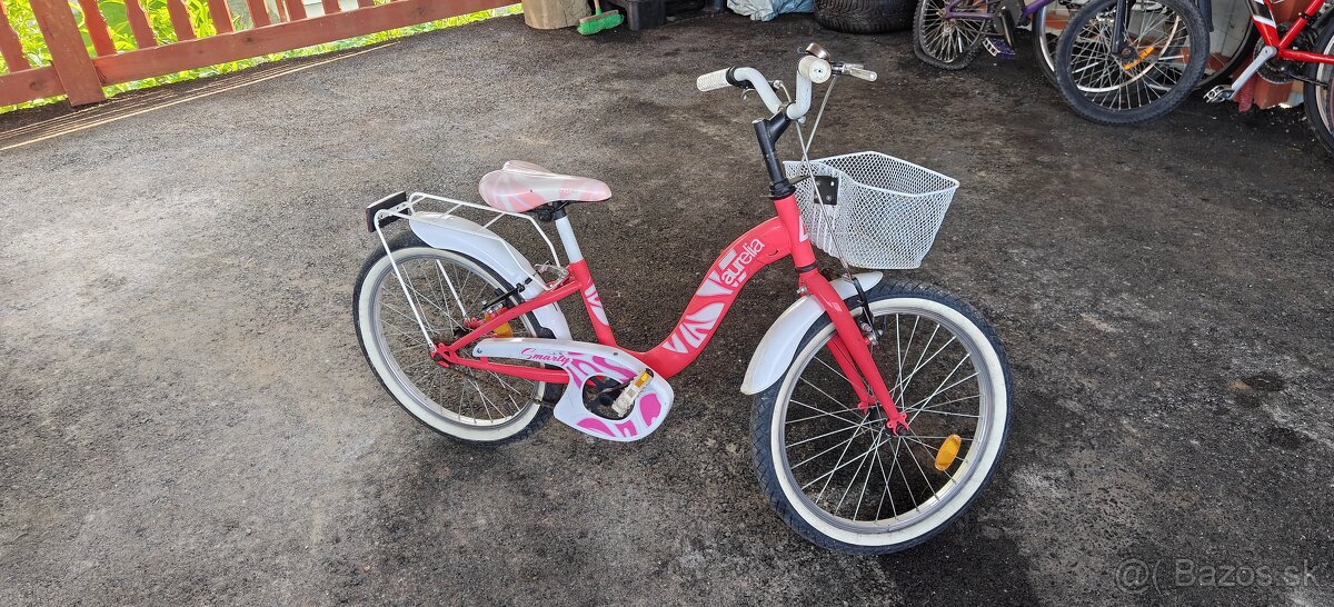 Predám krásny dievčenský bicykel
