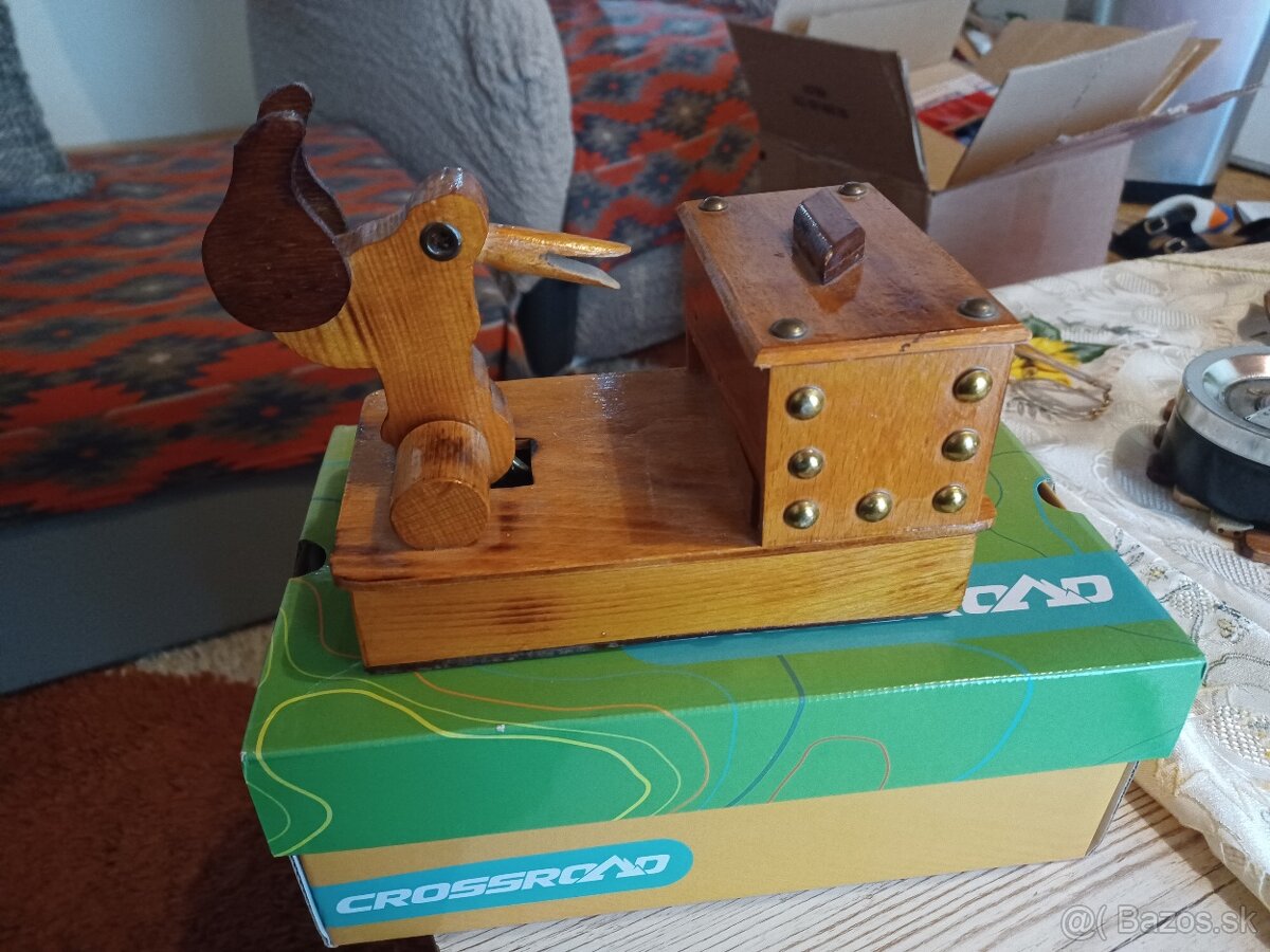 Predám retro dávkovač na cigarety staré obrazy