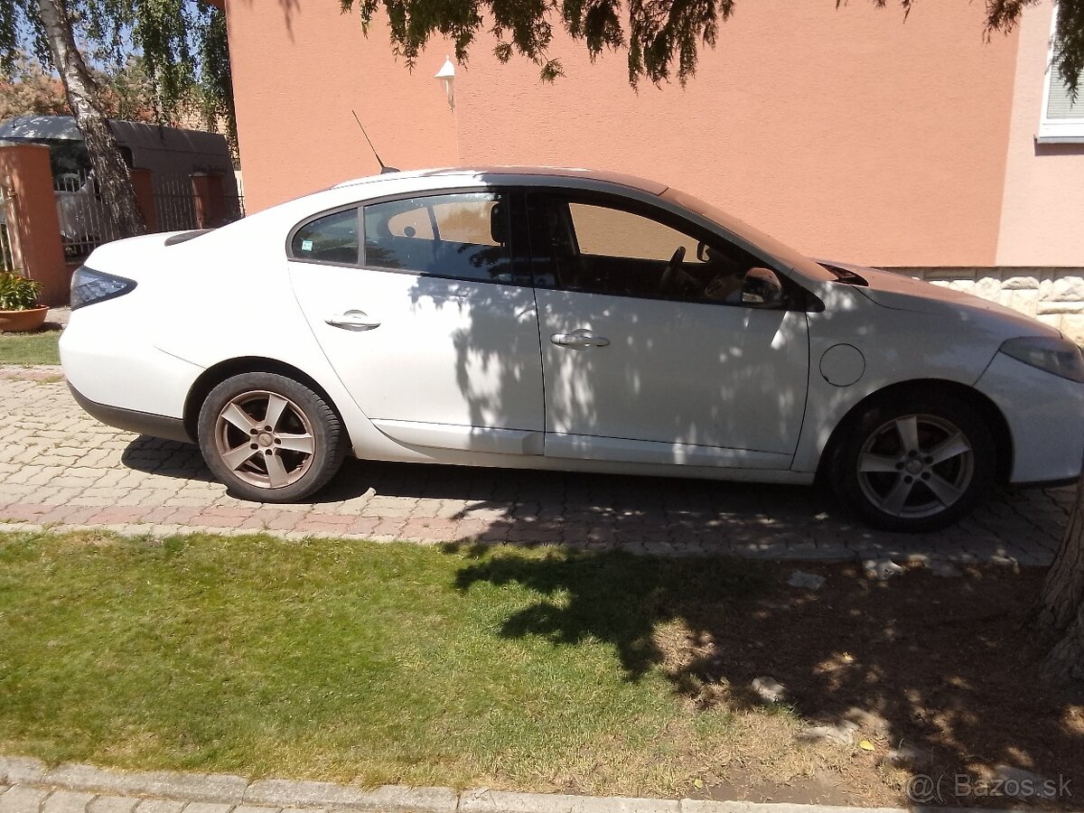 Predám sučiastky Renault fluence