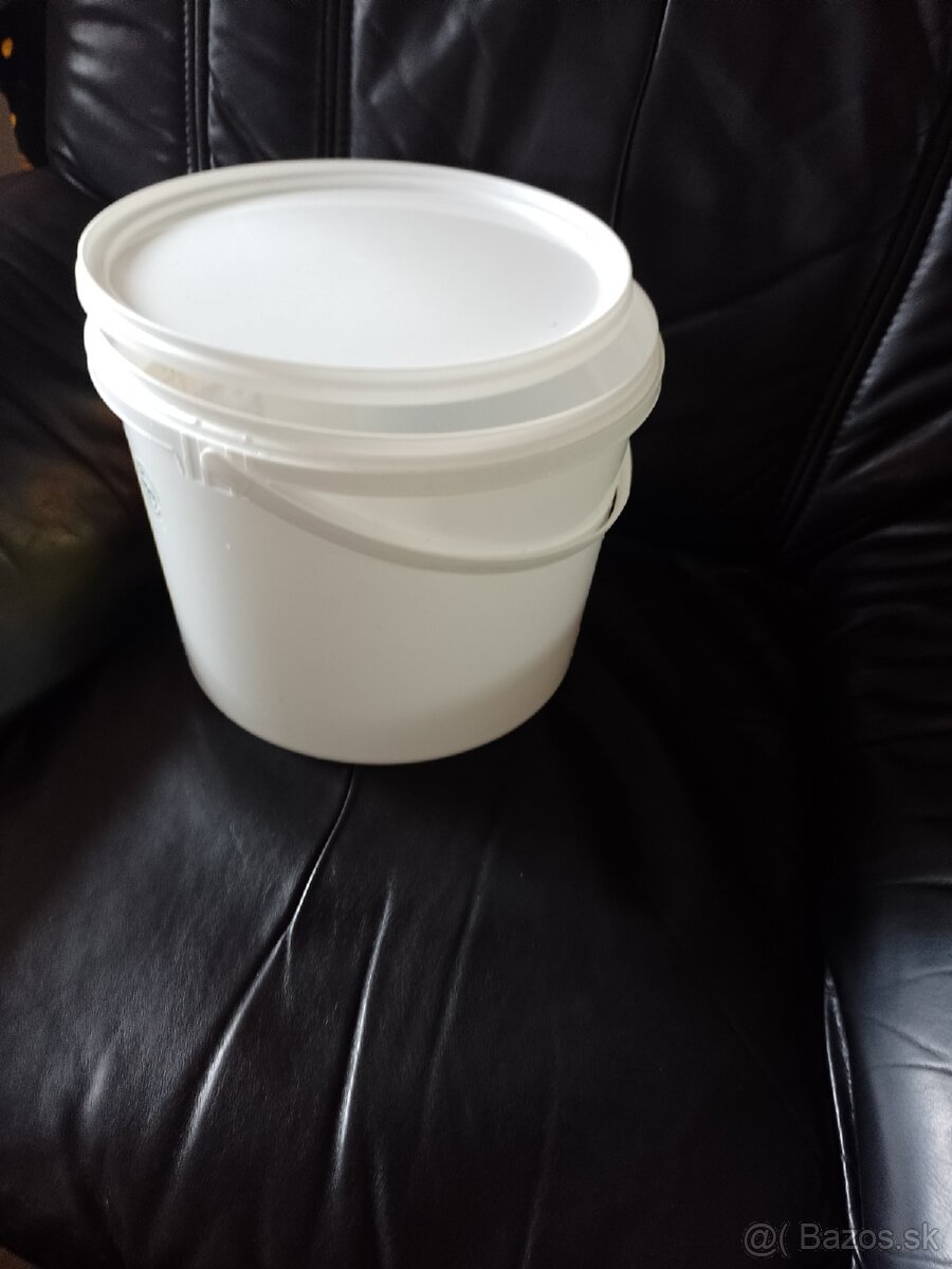Vedro s viečkom 10l.