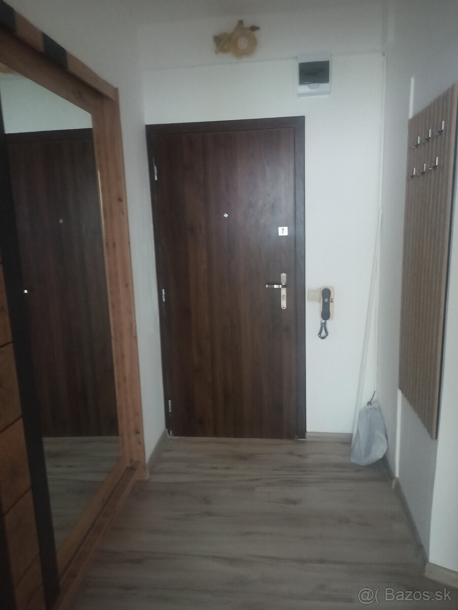 Predám zrekonštruovaný 2,izb.byt vo Vranove