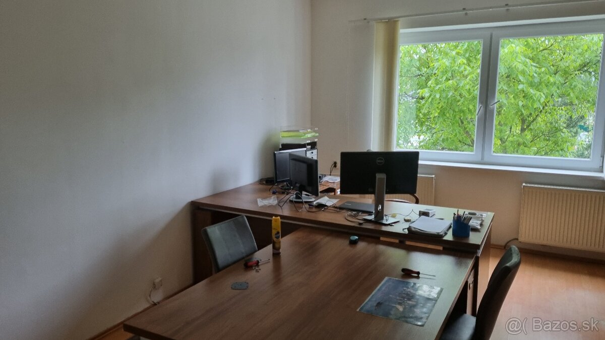 ID 3139 Prenájom: kancelárie 22 m2, 22 + 21,5 m2, širšie c
