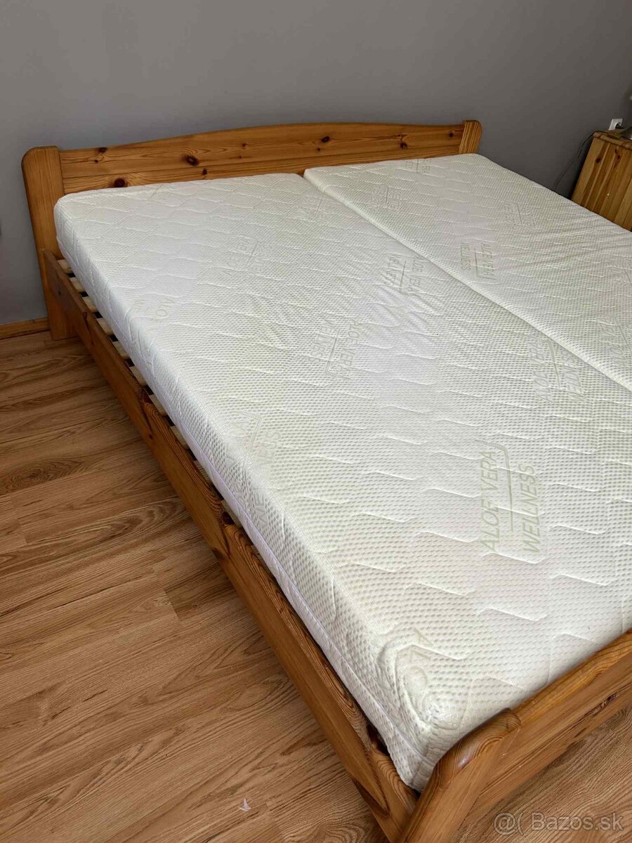 Posteľ