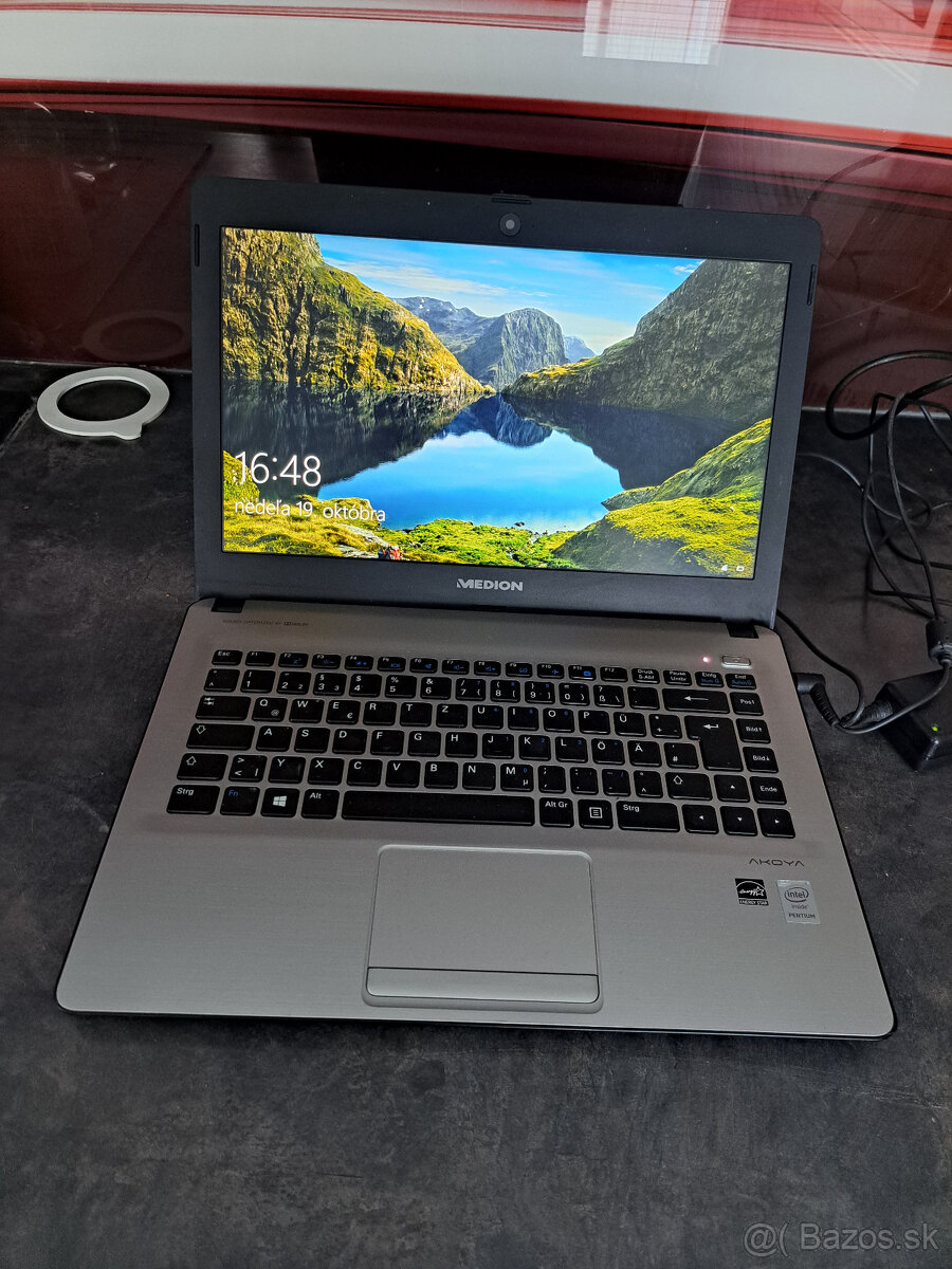 Funkčný starý notebook Medion Akoya E4214