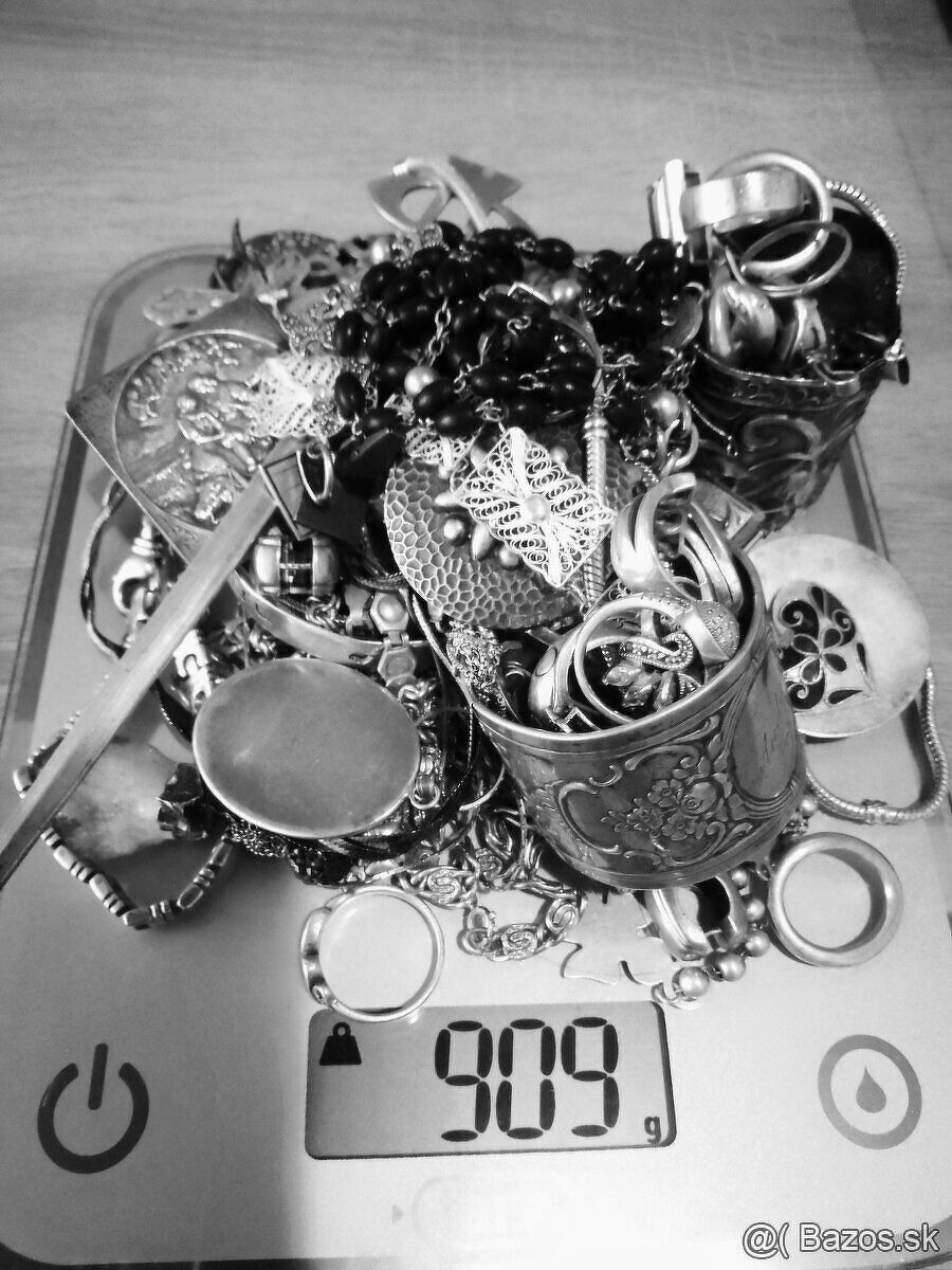 STRIEBORNÉ ŠPERKY -ZBIERKA