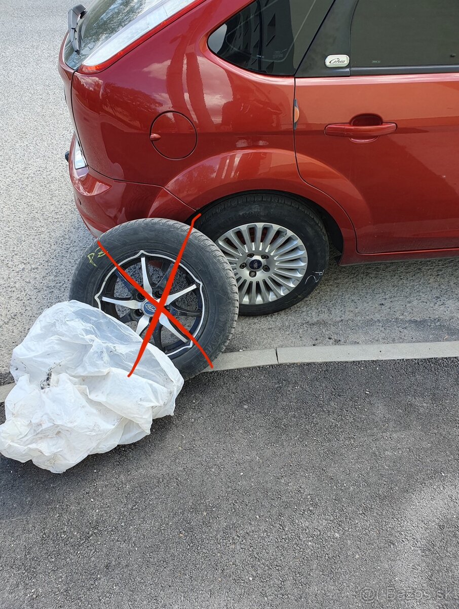 Pozostatky z Ford Focus ll