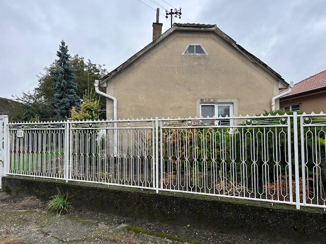 Na predaj: Rodinný dom s veľkým pozemkom v pokojnej lokalite