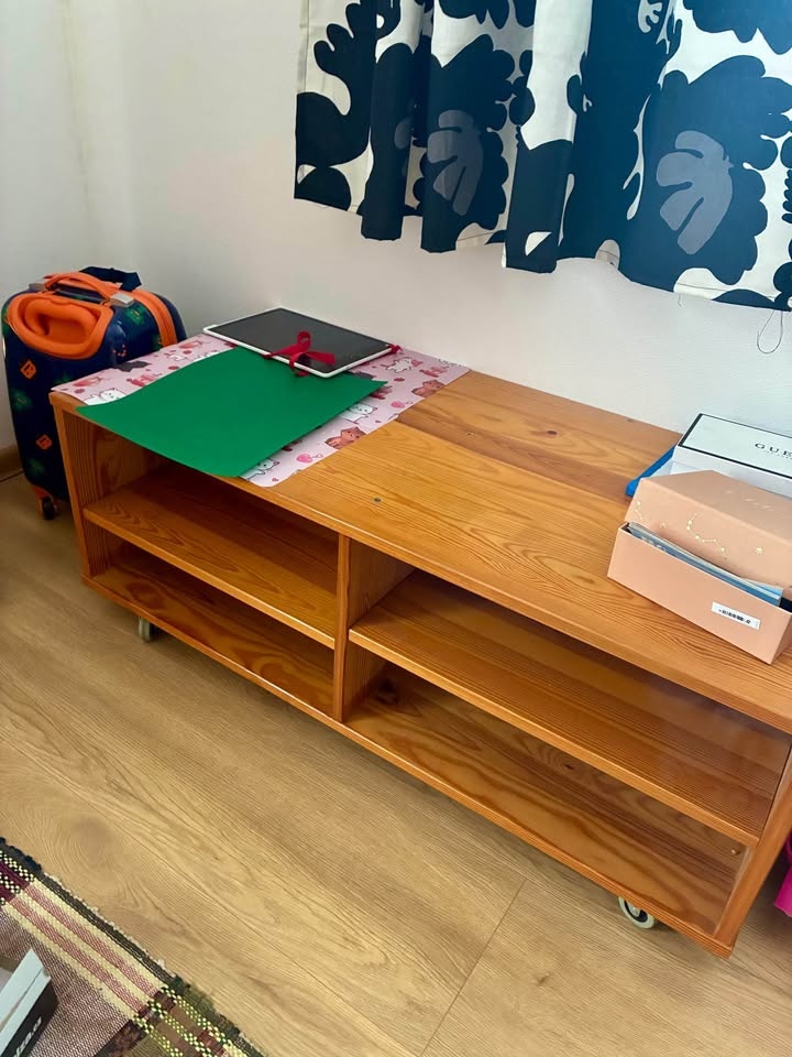 TV stolík Ikea