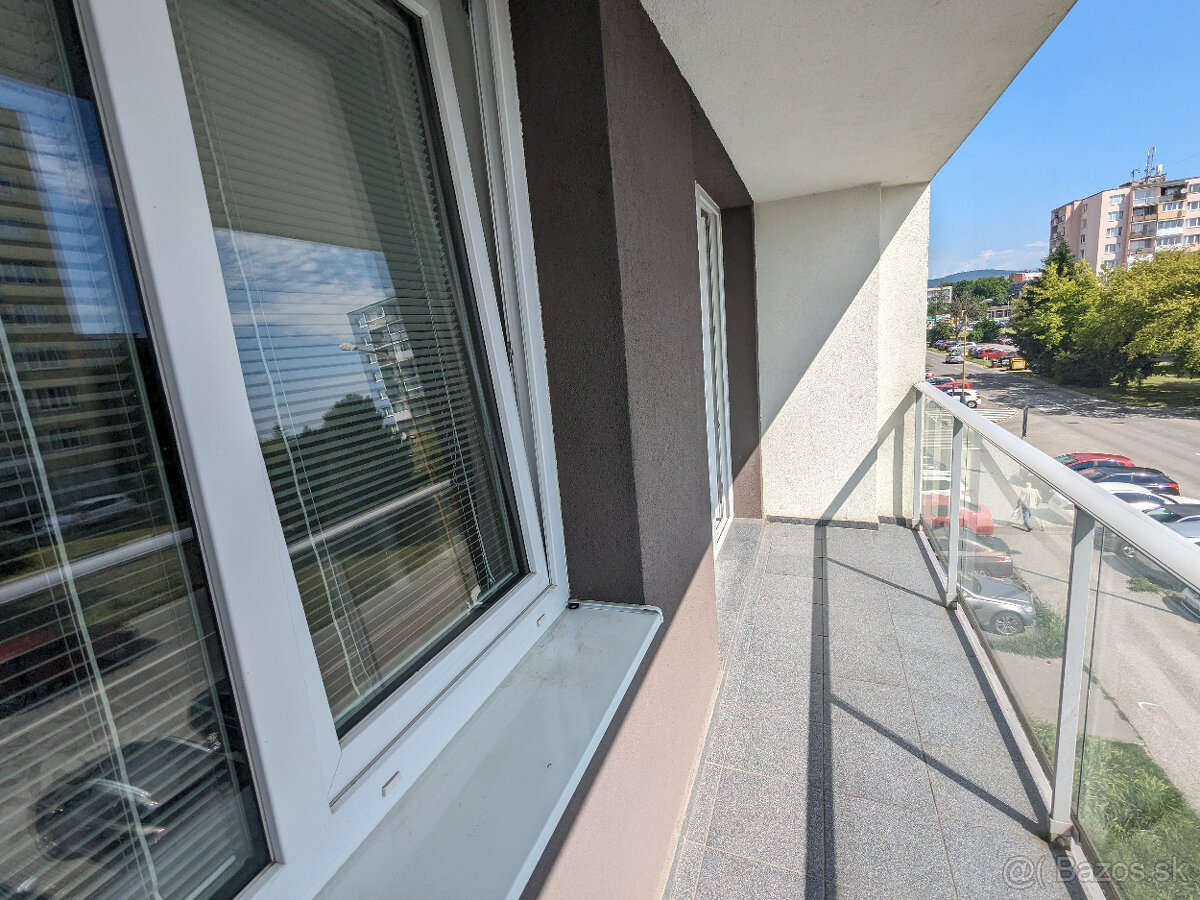 „Novostavba“- 2 izb. blízko OC Galéria, Lodžia, parkovanie