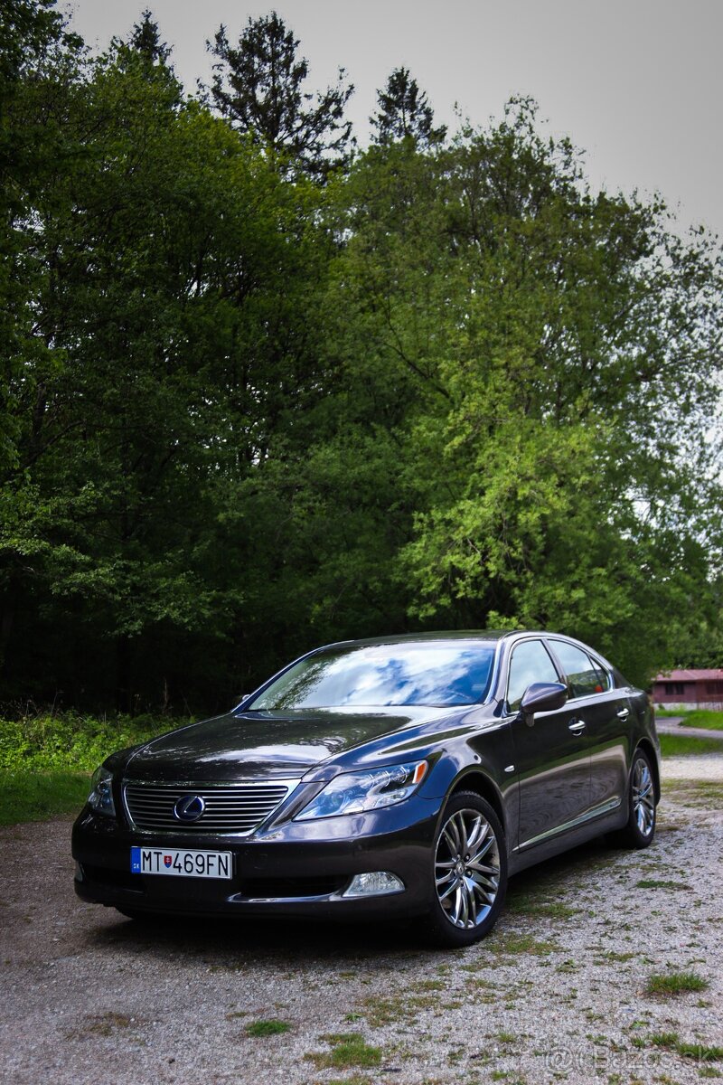 Lexus LS600h 4x4