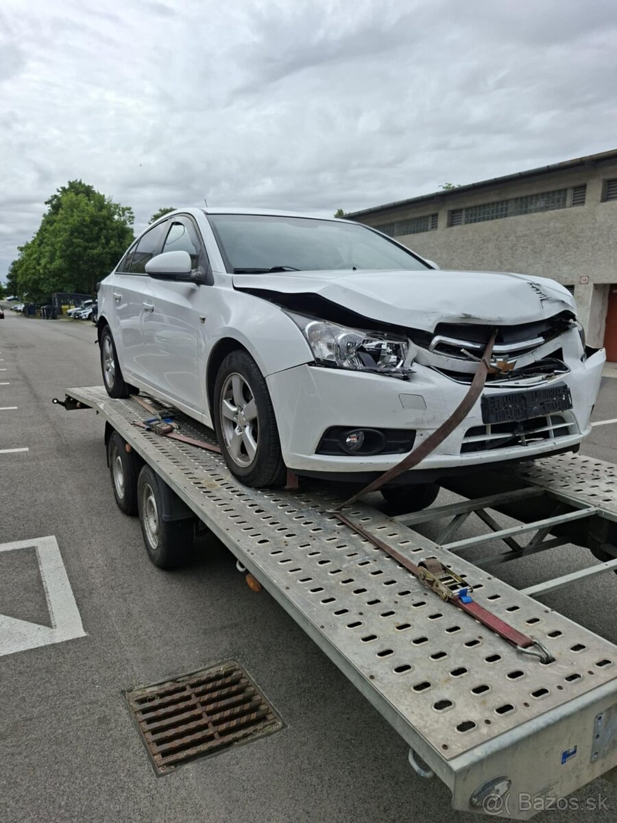 Rozpredám Chevrolet Cruze 1.6 91kw A16XER 2011