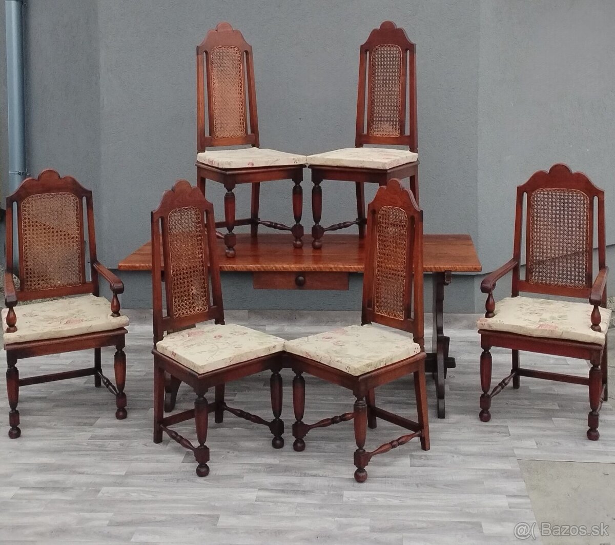 Set starožitný kláštorný.