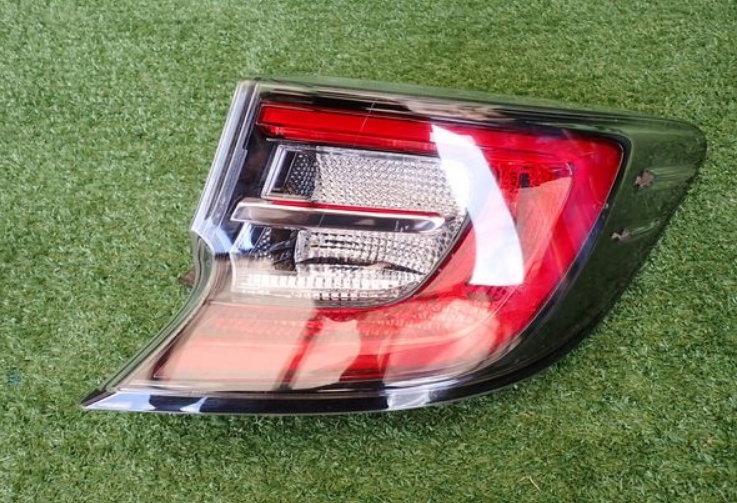 toyota corolla svetlo hb pravé 2018+