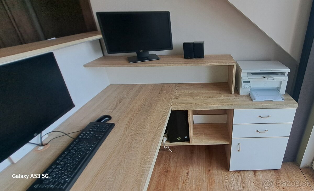 Rohový PC stôl