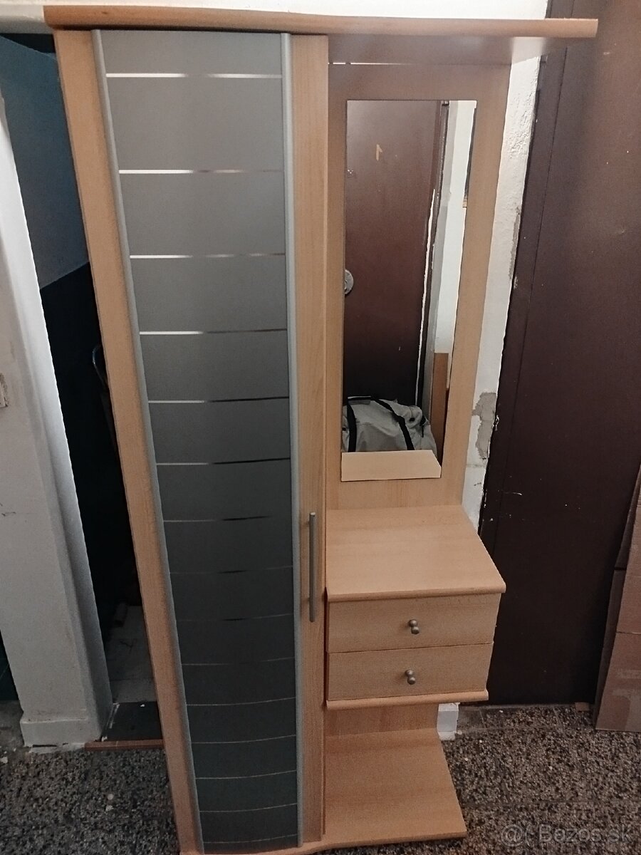 Botník so zrkadlom