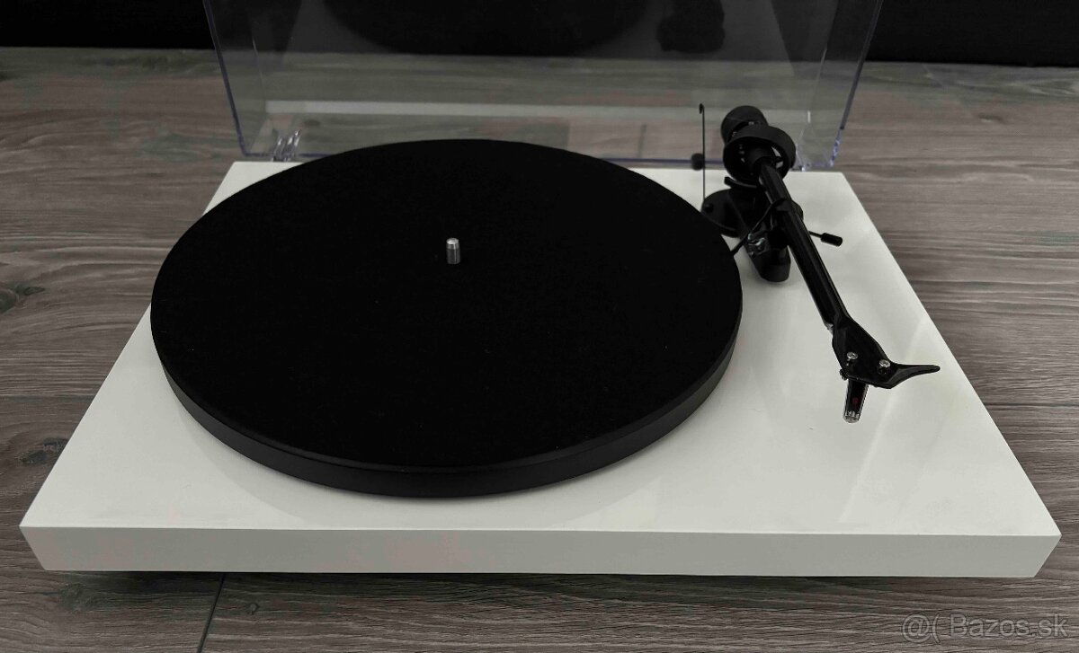 Gramofón Pro-ject carbon debut DC