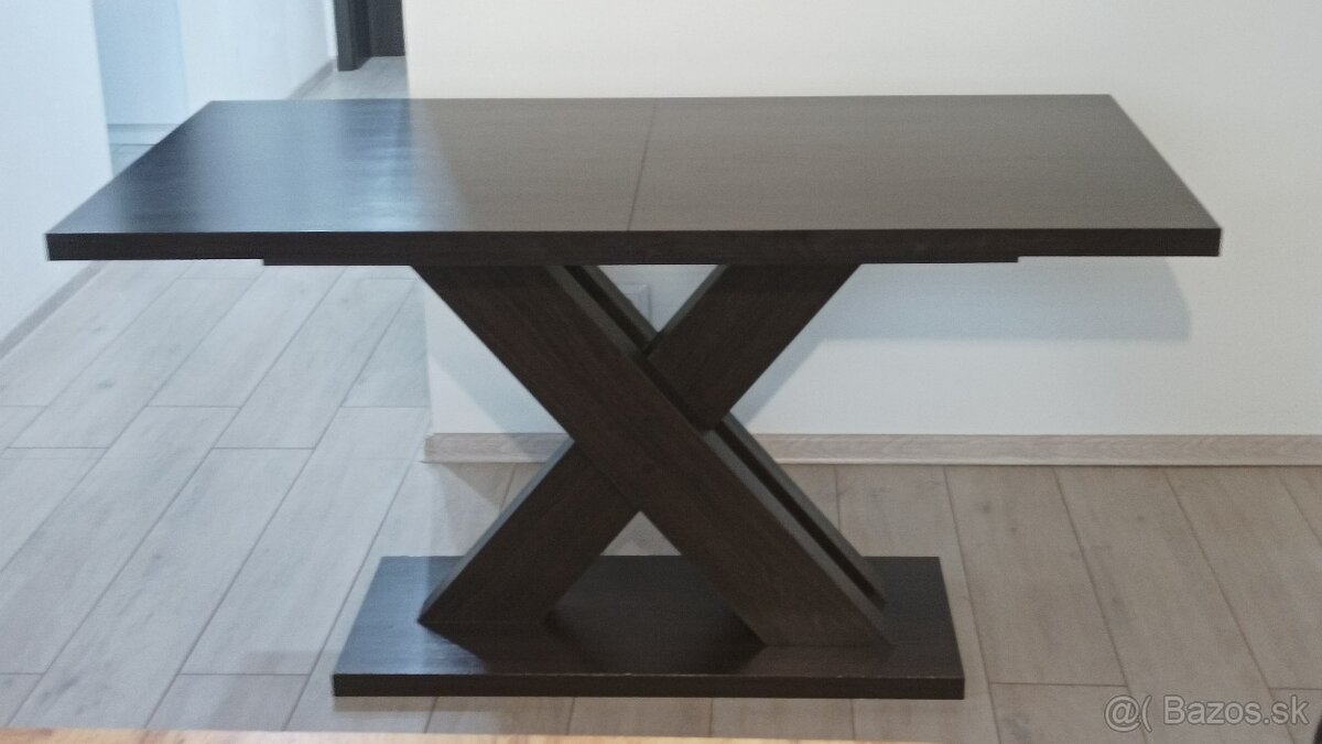 Predám jedálenský stôl