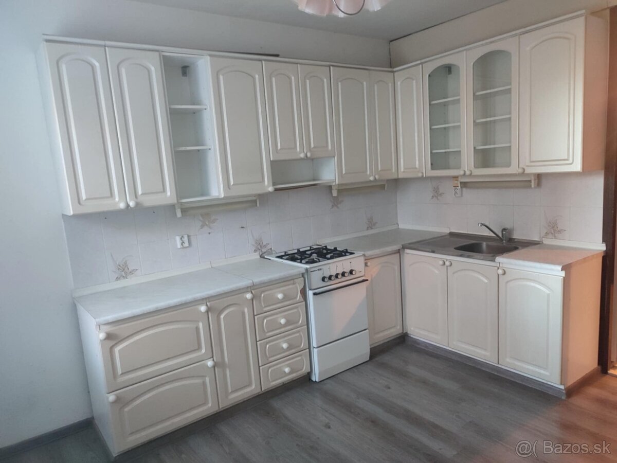 Rohová kuchynská linka