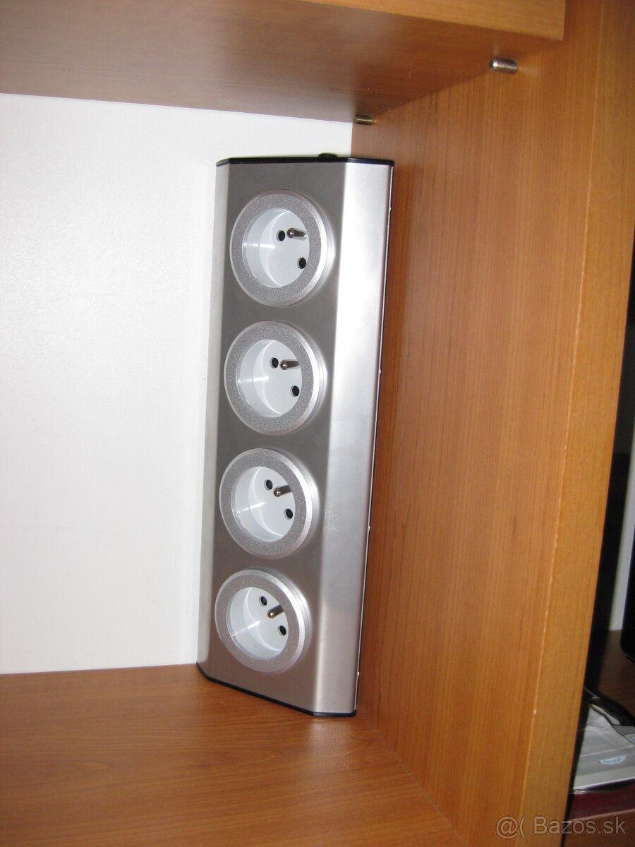 elektrická zásuvka , štvorzásuvka