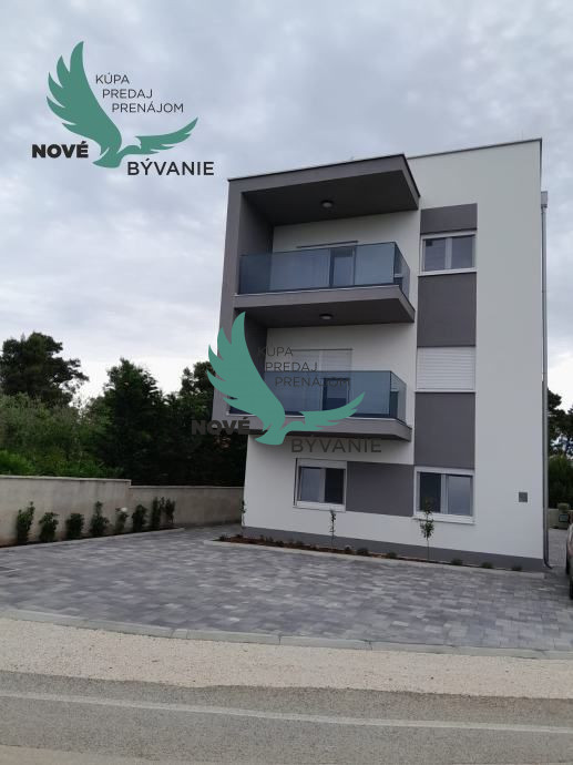 Vir: Moderný Apartmán s Výhľadom na More a Vlastným Parkovan