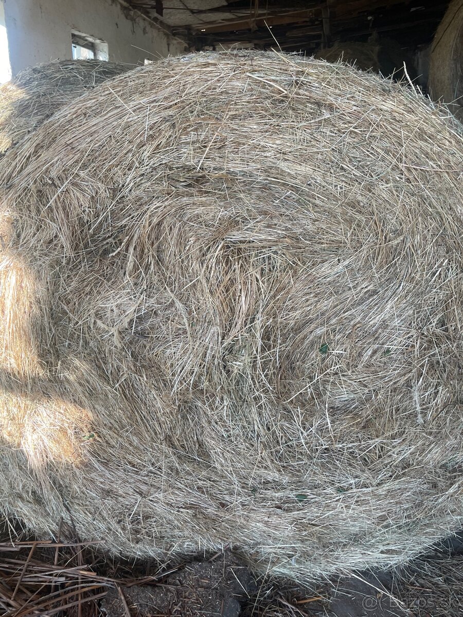 Okruhle baliky -seno