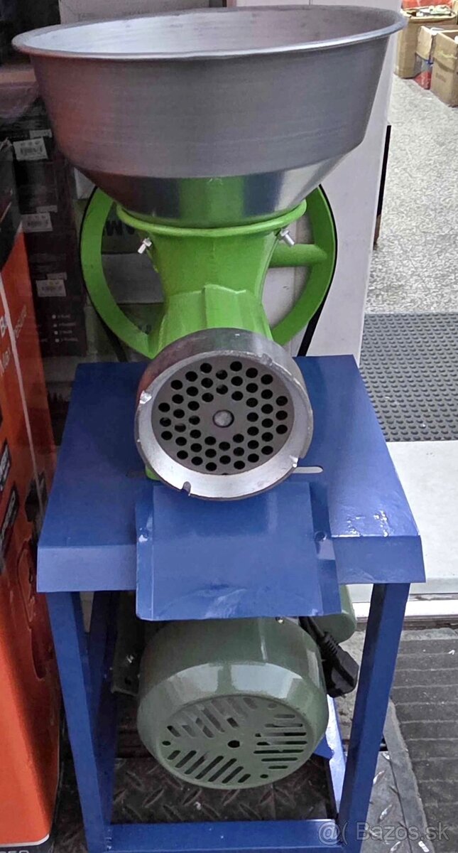 32 Elektricky mlyncek na maso