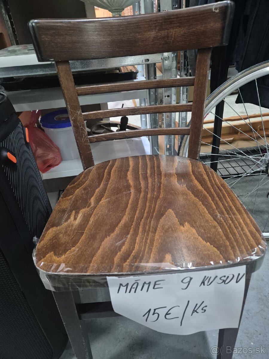 Predám stoličky máme 5ks Ks 15€