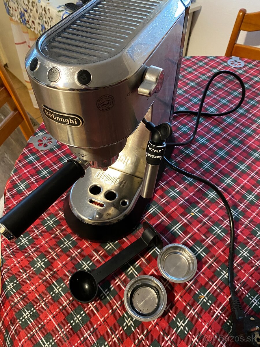 Pákový kávovar De'Longhi DEDICA