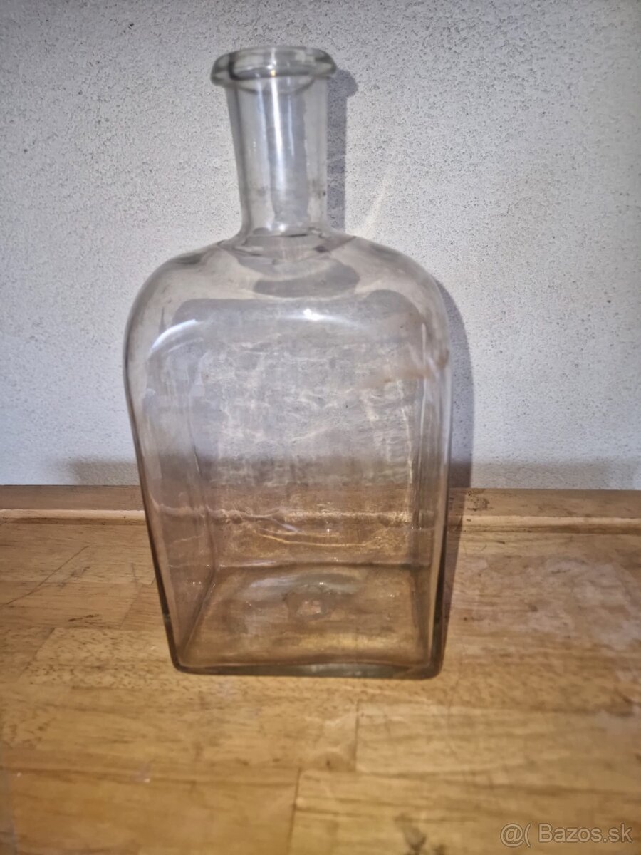 Baroková sklenená fľaša