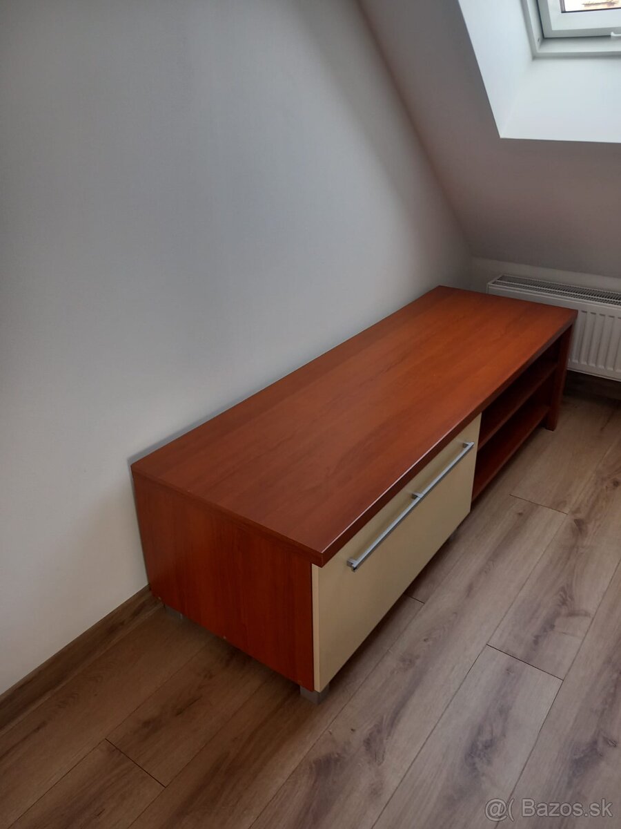 Komoda pod TV