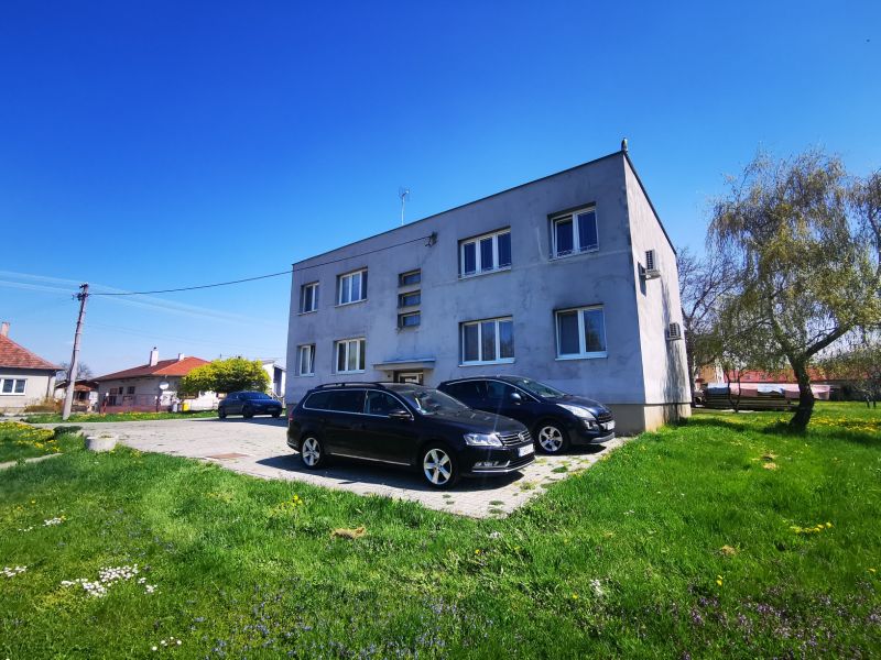 41170-Zrekonštruovaný 2,5 izbový byt Tvrdomestice, 54 m2