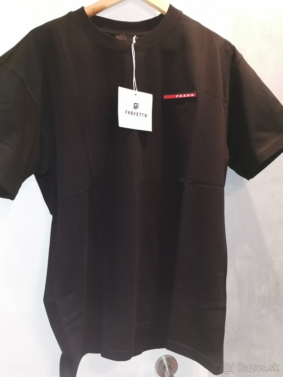 Na predaj čierne tričko Prada – veľkosť M/L