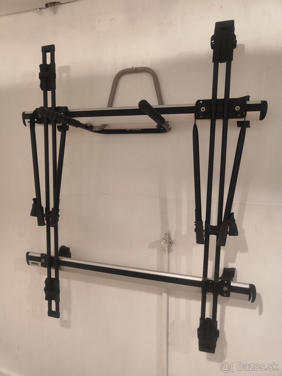 Thule Evo priečniky pre Kia ceed sw a 2 držiaky na bicykle