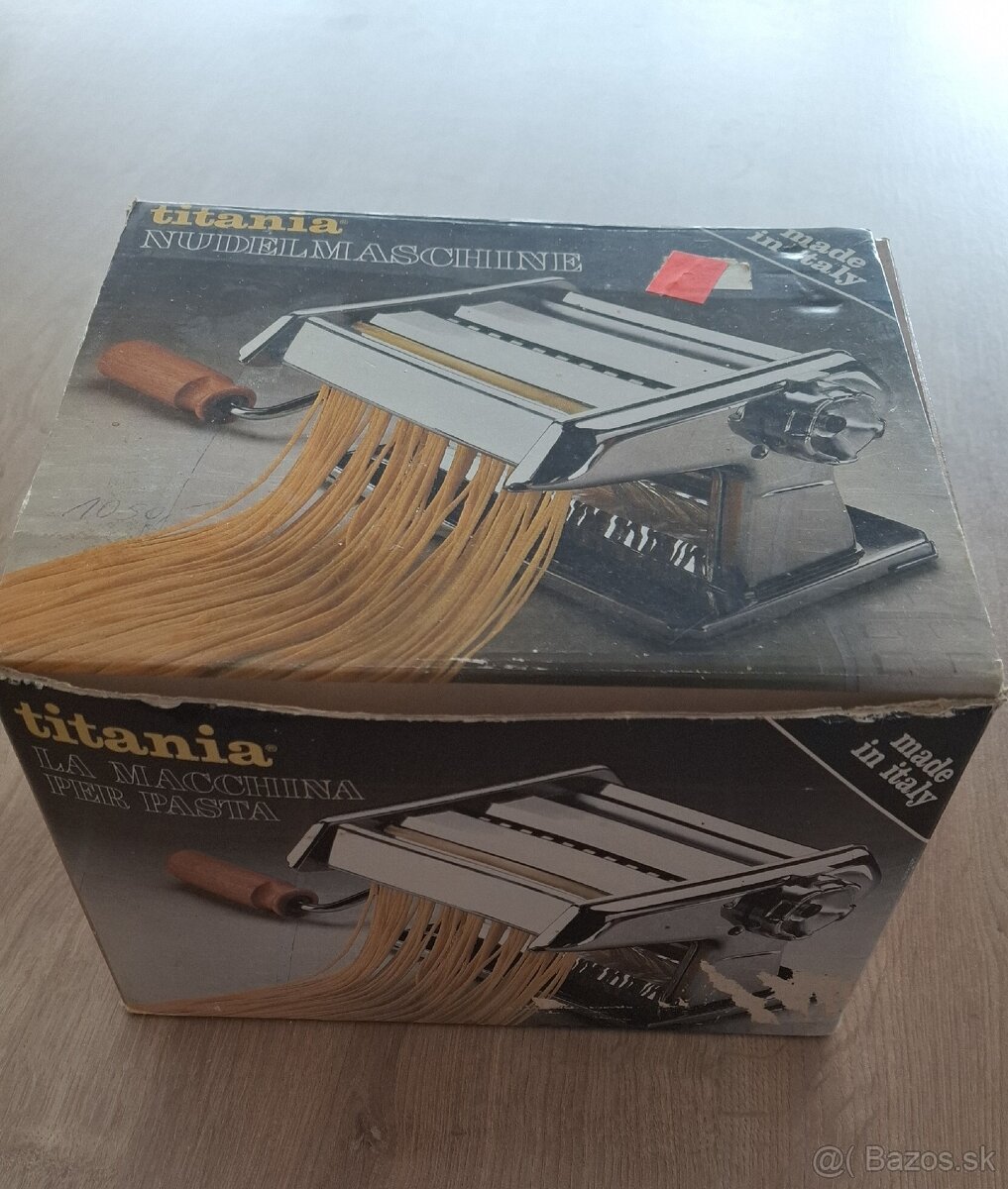 Strojcek na cestoviny Titania